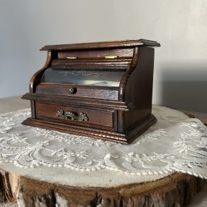 boîte à bijoux en forme de secrétaire