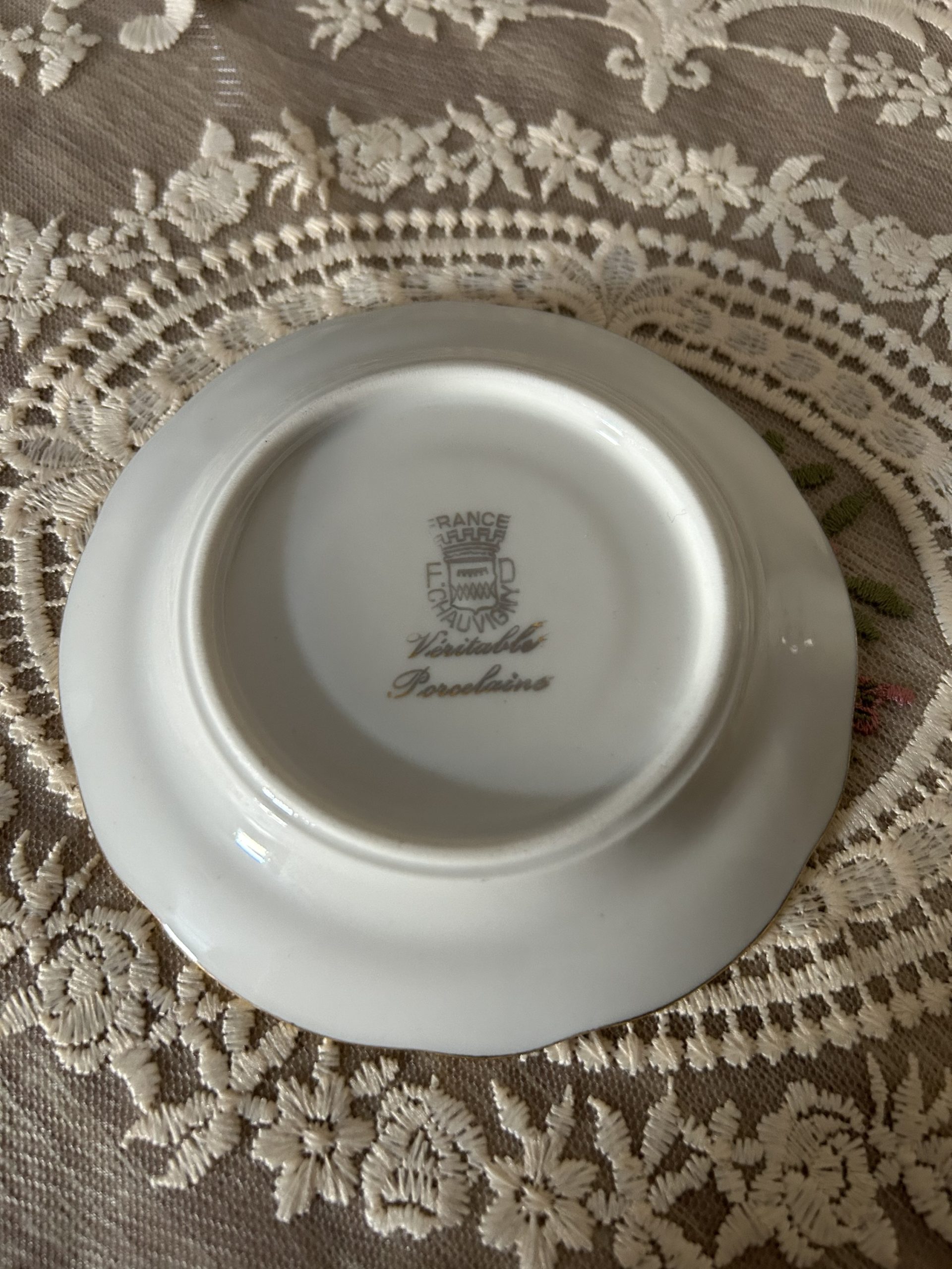 img_9685 lot de tasses et sous tasses à motif d’oiseau en porcelaine