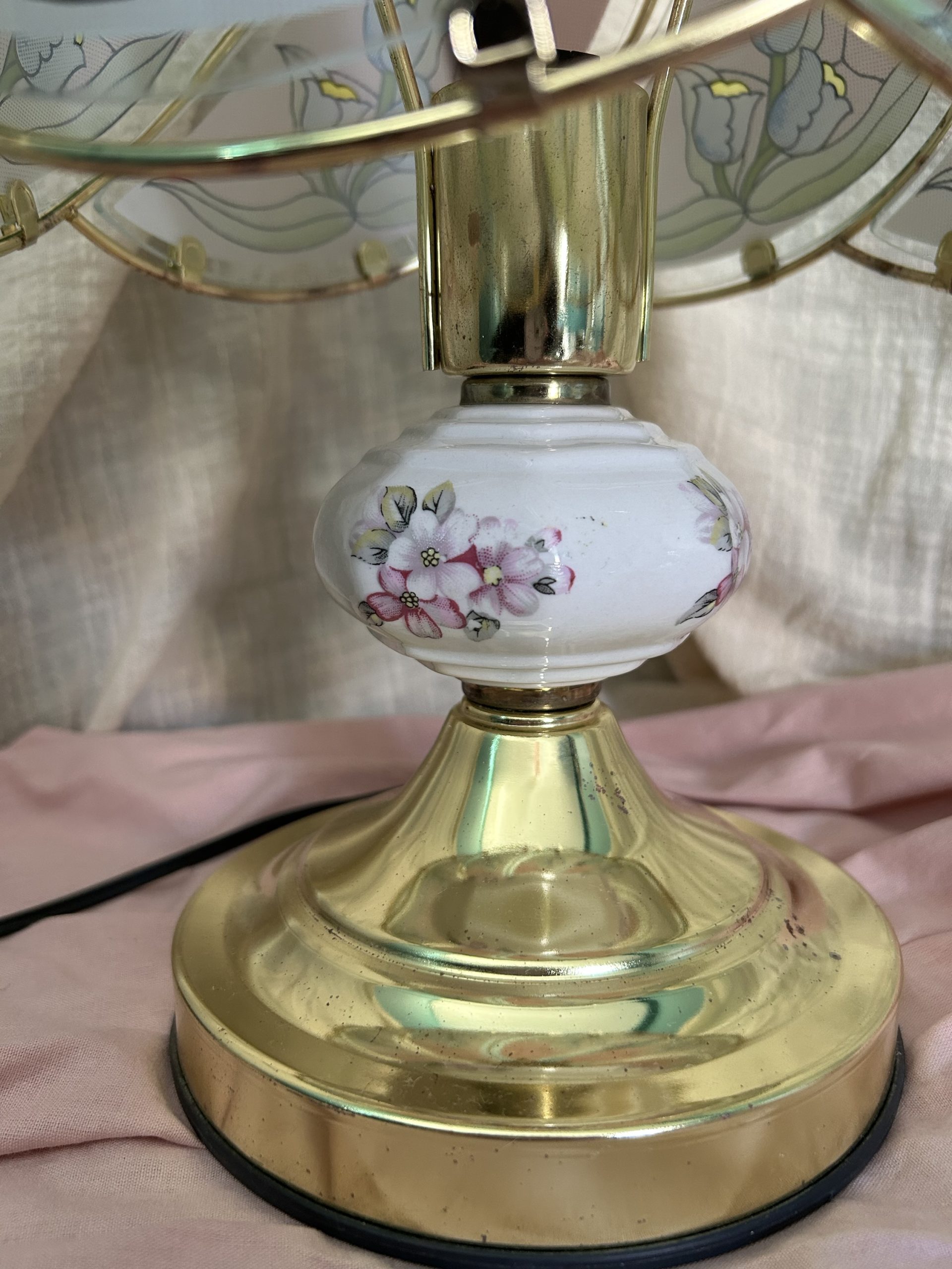 img_1630 lampe vintage dorée verres roses