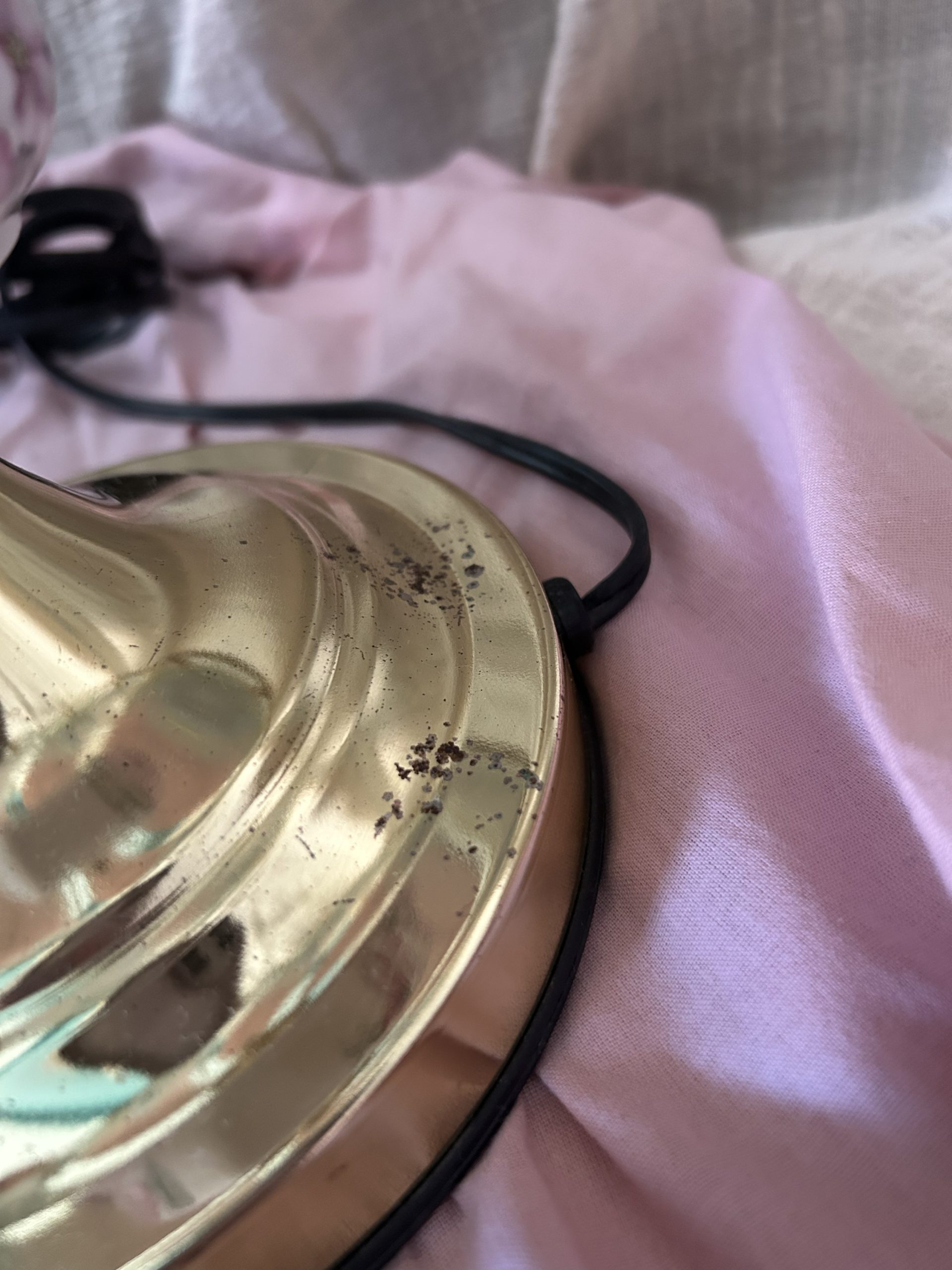 img_1631 lampe vintage dorée verres roses