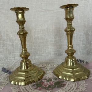 paire de bougeoirs dorés
